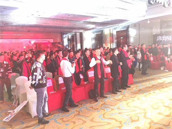 年會紅色圍巾現(xiàn)場