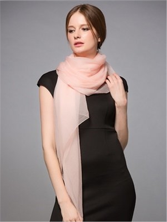 純色絲巾上身圖