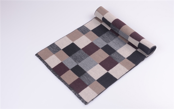 品牌圍巾吊牌,好的圍巾廠家推薦 圍巾圖