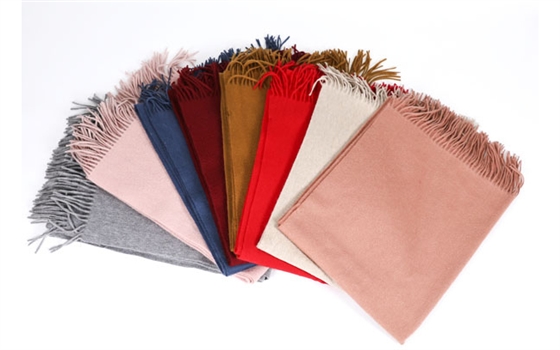 白圍巾紅圍巾,點(diǎn)擊查看 圍巾圖