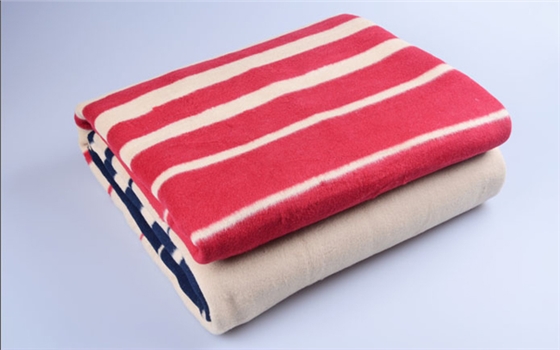 今年優(yōu)選:男的送女的圍巾 圍巾圖