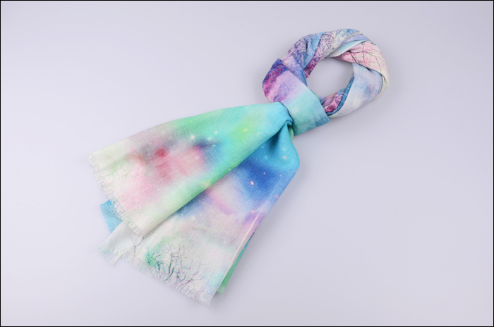 時(shí)尚羊毛噴繪圍巾 圍巾批發(fā) 圍巾披肩 時(shí)尚羊毛噴繪圍巾 圍巾批發(fā) 圍巾披肩