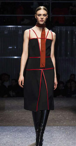 細(xì)長(zhǎng)圍巾