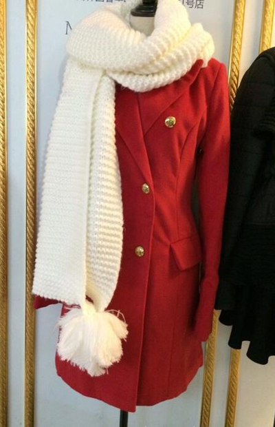 紅色大衣搭配圍巾