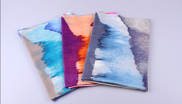 印花羊絨圍巾 印花羊絨圍巾