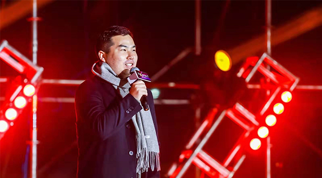 羊毛圍巾現(xiàn)場佩戴 羊毛圍巾現(xiàn)場佩戴