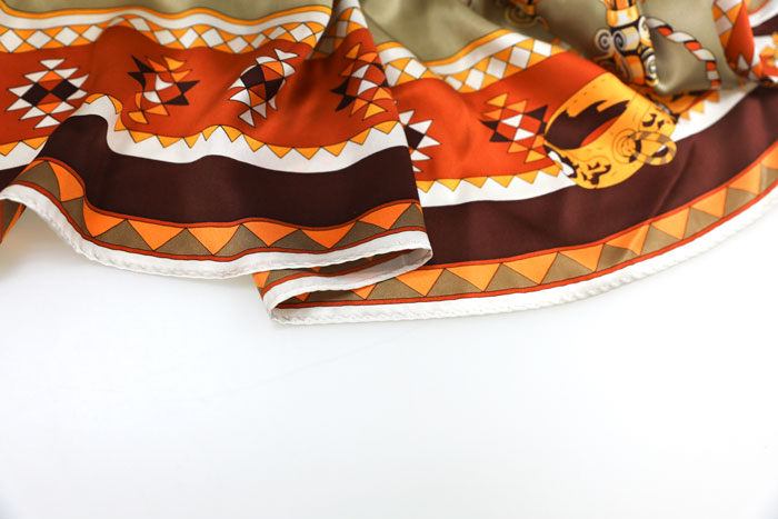 金裝車架絲巾細(xì)節(jié)圖