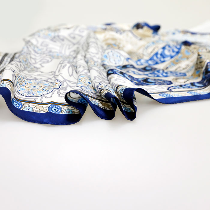 旋轉(zhuǎn)花園絲巾細(xì)節(jié)圖