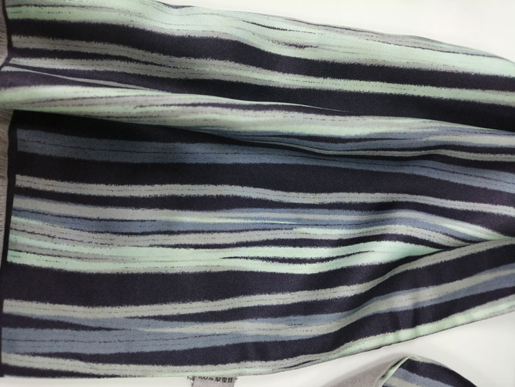 男士簡約線條圍巾細節(jié)圖