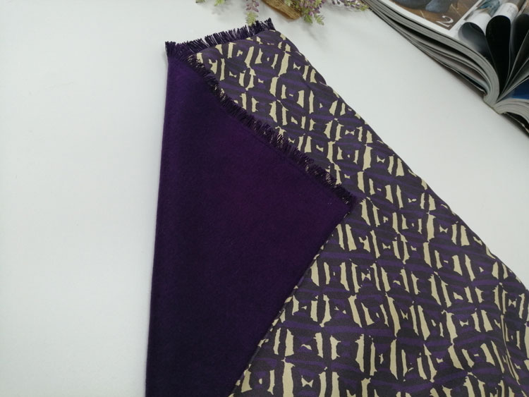 儒雅氣質(zhì)男士圍巾細節(jié)圖