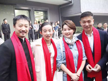 北影65周年校慶群星穿戴龍翔定做紅色圍巾 北影65周年校慶群星穿戴龍翔定做紅色圍巾