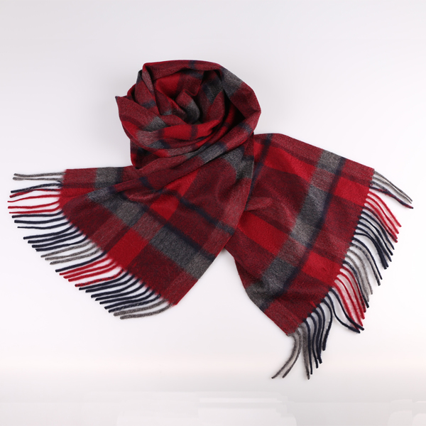 經(jīng)典格紋圍巾 經(jīng)典格紋圍巾