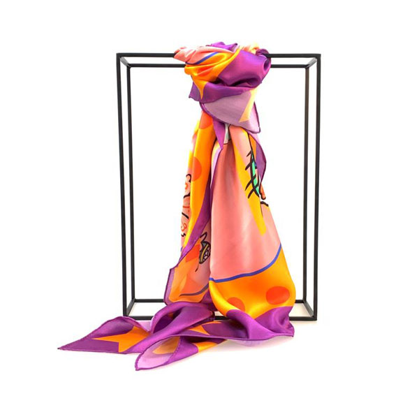 帶金佩紫絲巾 帶金佩紫絲巾