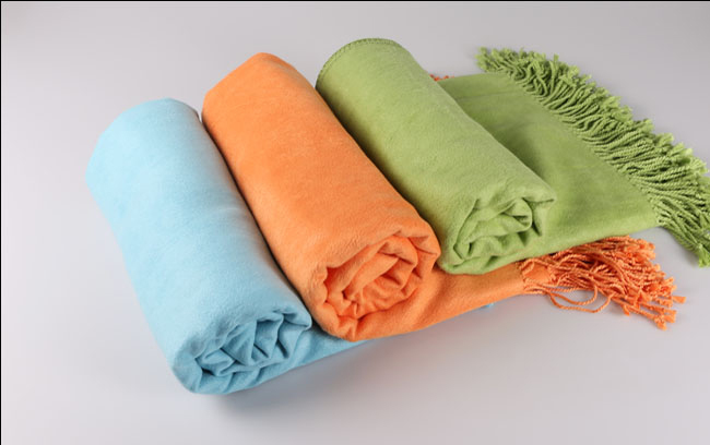 龍翔深灰色大衣搭配圍巾 圍巾圖