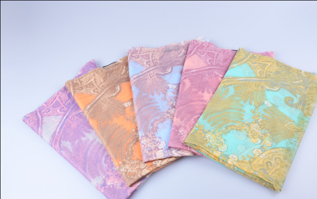 有特色的格子款圍巾 圍巾圖